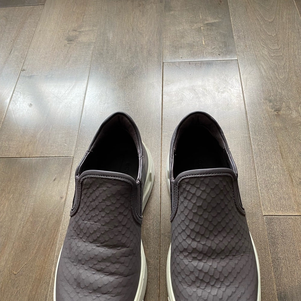 Ladies shoes in perfect condition, seldom use